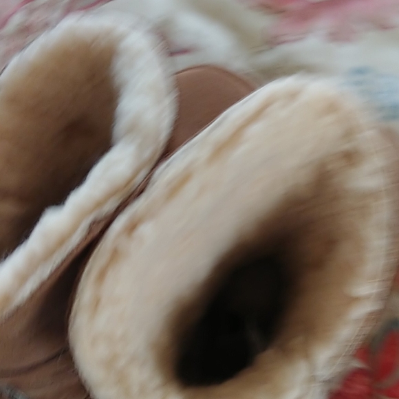 Bear paw boots "LIKE NEW" - Picture 11 of 14